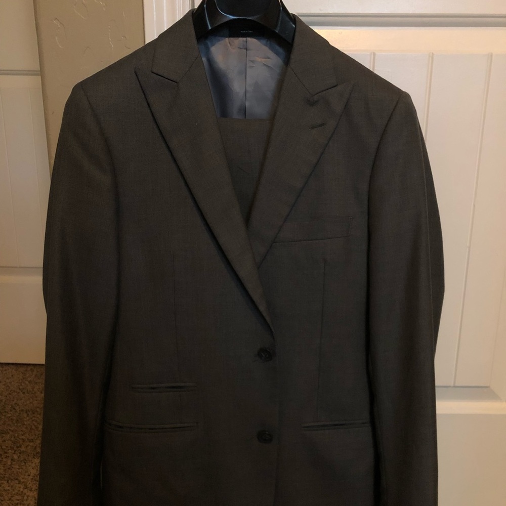 Gray J. Ferrar suit. Suit jacket 36R, pants 30x32.